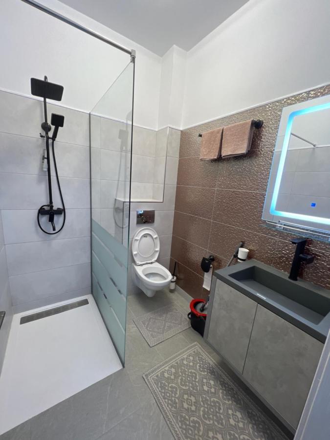 Furtuntec Apartment Tecuci Екстериор снимка